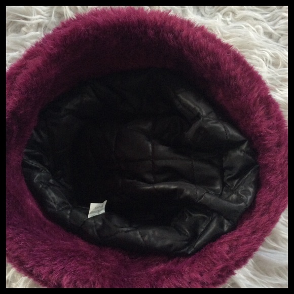 NWT Faux Fur Women’s Hat - Picture 3 of 5